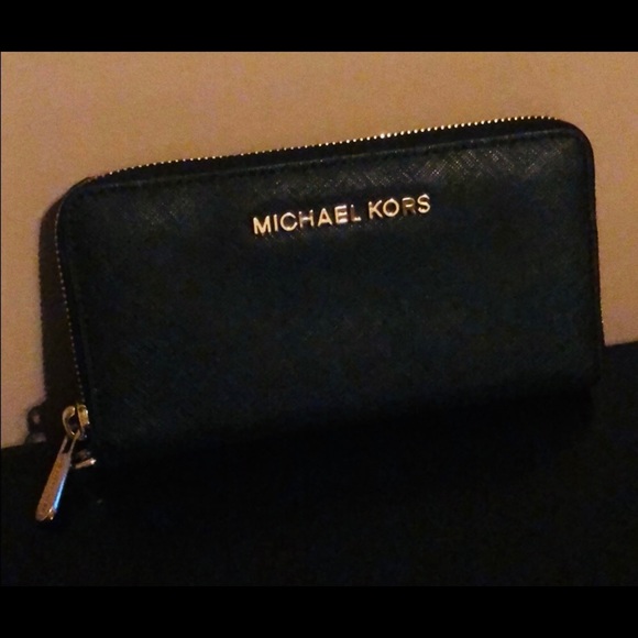 Michael Kors Handbags - MK Wallet